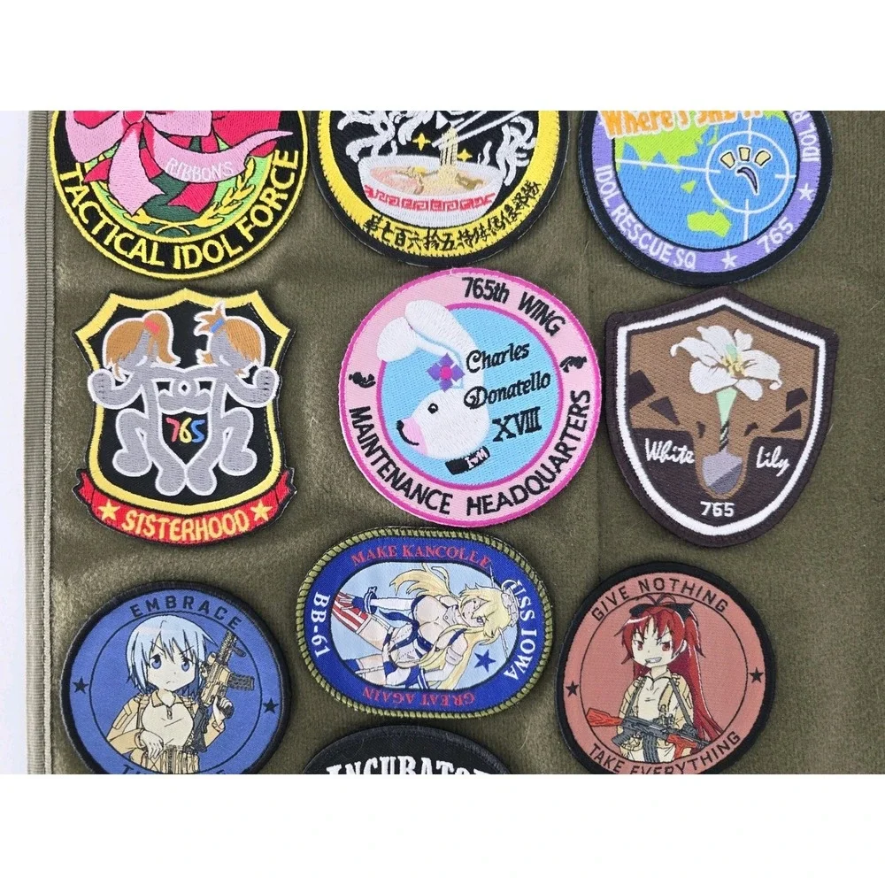 26 Lot AWESOME Hook And Loop Patches! W/ Patch Board - Anime,‎ 765, Army, Cat